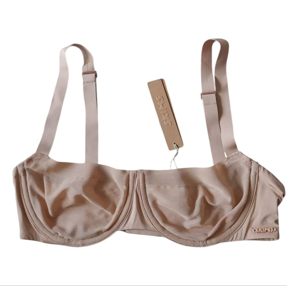 SKIMS No Show Molded Unlined Balconette Bra - Picture 3 of 12